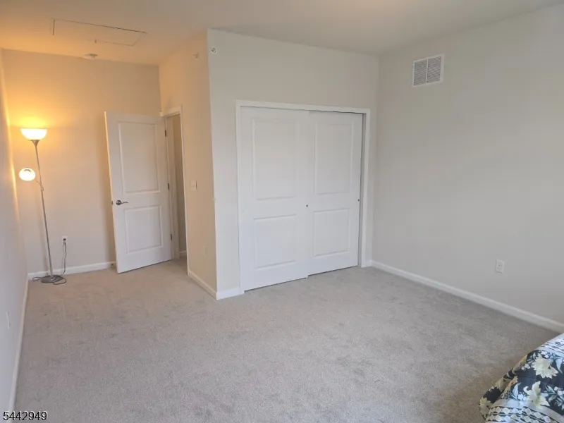907 Greenland Sq Highland Park, NJ 08904