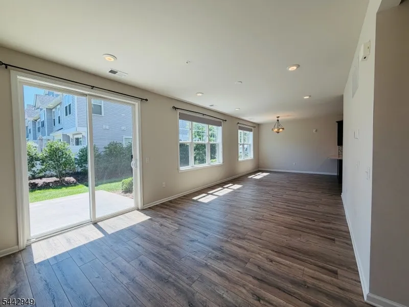907 Greenland Sq Highland Park, NJ 08904