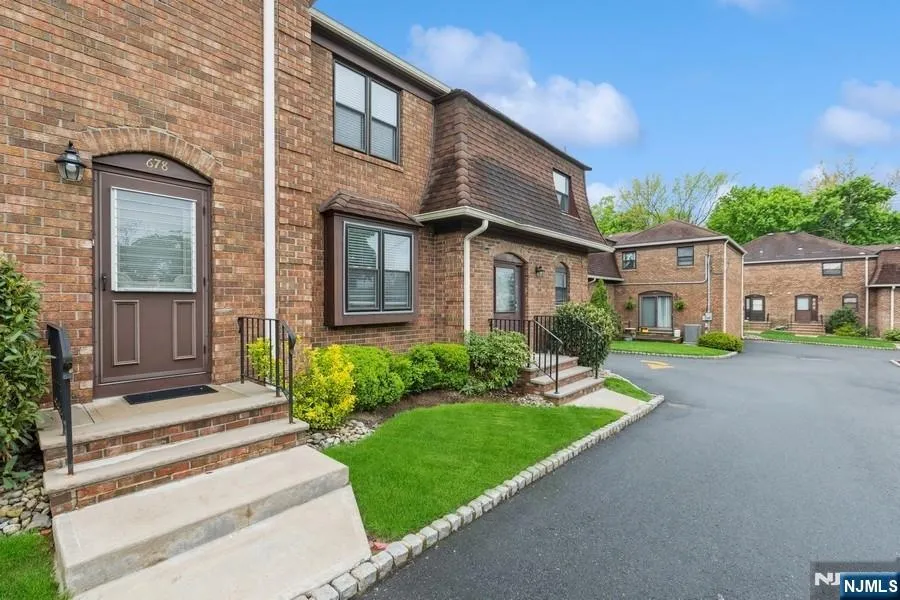 678 Bloomfield Avenue 678 West Caldwell, NJ 07006