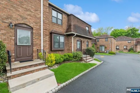 678 Bloomfield Avenue 678