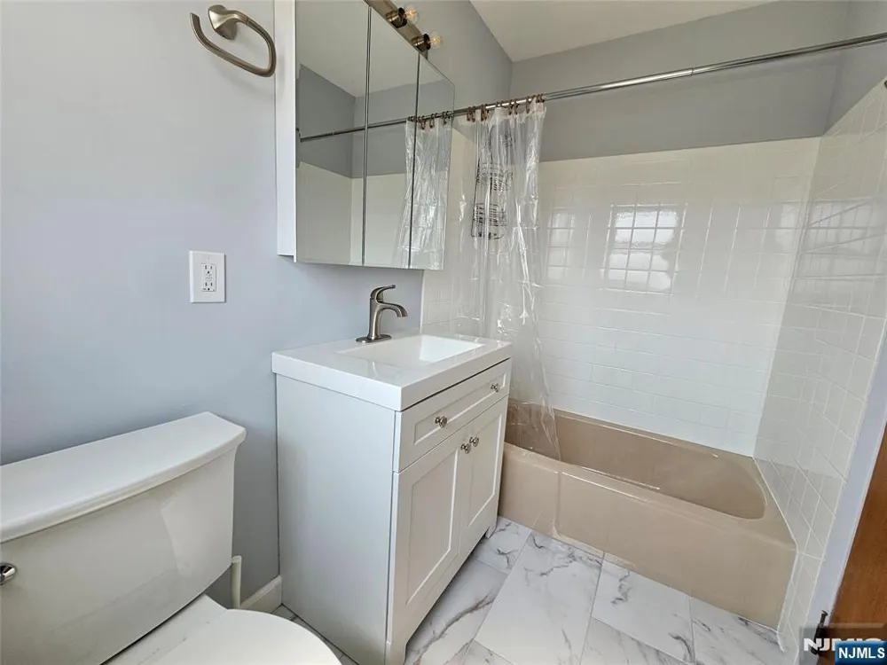 678 Bloomfield Avenue 678 West Caldwell, NJ 07006