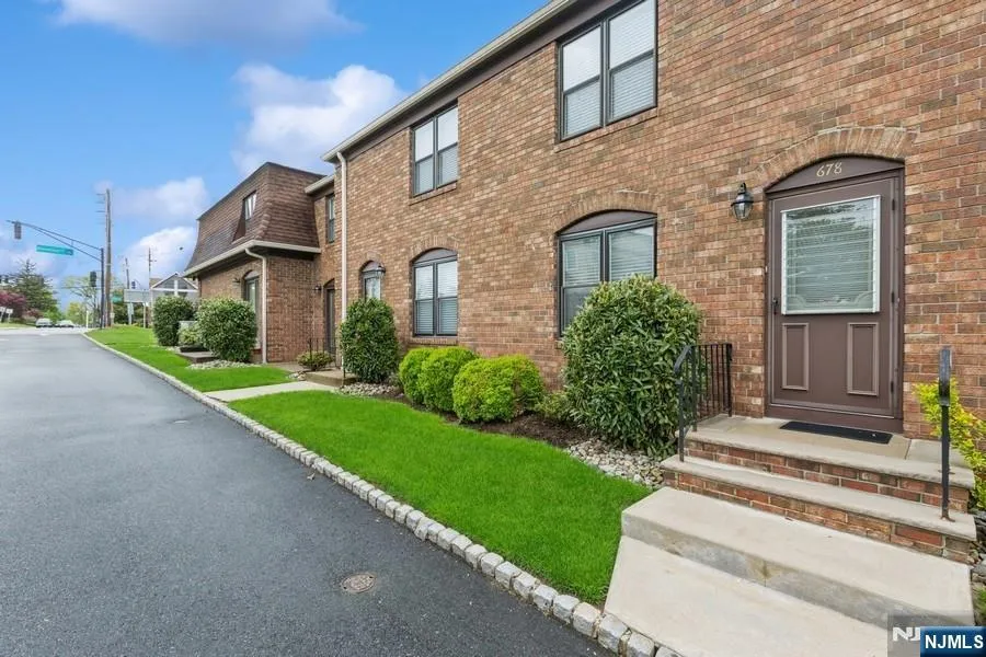 678 Bloomfield Avenue 678 West Caldwell, NJ 07006