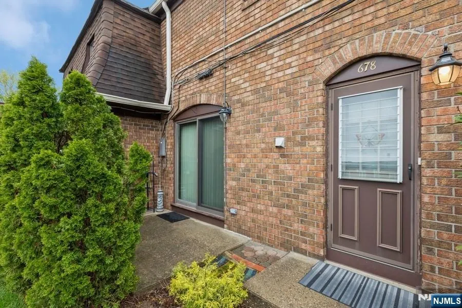 678 Bloomfield Avenue 678 West Caldwell, NJ 07006