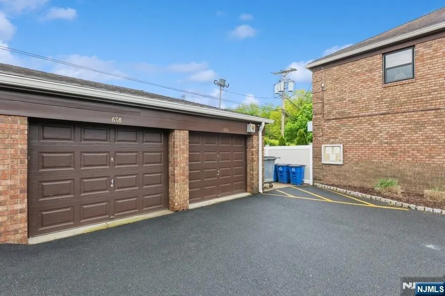 678 Bloomfield Avenue 678 West Caldwell, NJ 07006