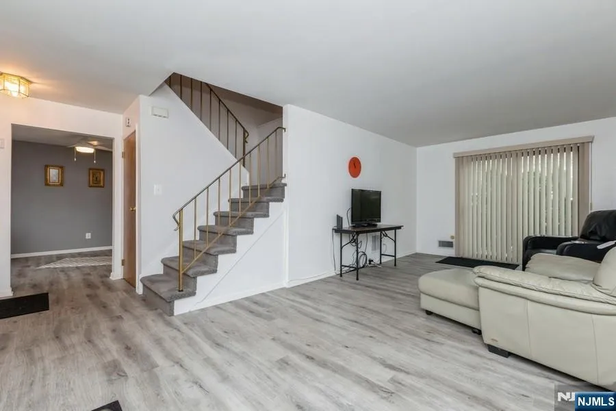 678 Bloomfield Avenue 678 West Caldwell, NJ 07006