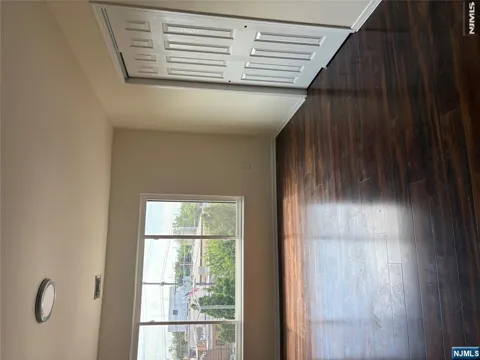 619 Schuyler 304