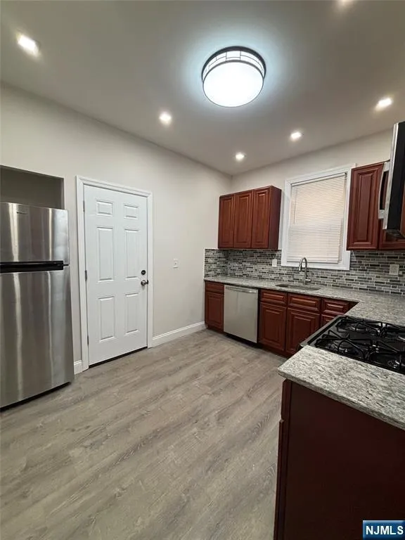 811 13th Street Newark, NJ 07108