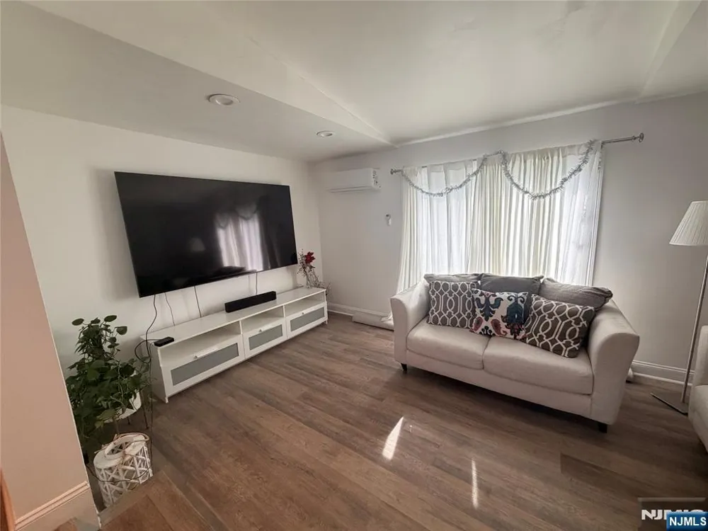 347 Forest Avenue Paramus, NJ 07652