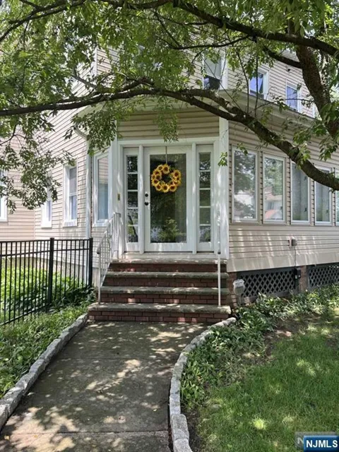 211 Paterson Avenue 2nd Fl