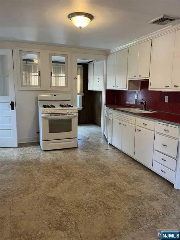 211 Paterson Avenue 2nd Fl Midland Park, NJ 07432