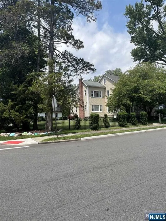 211 Paterson Avenue 2nd Fl Midland Park, NJ 07432