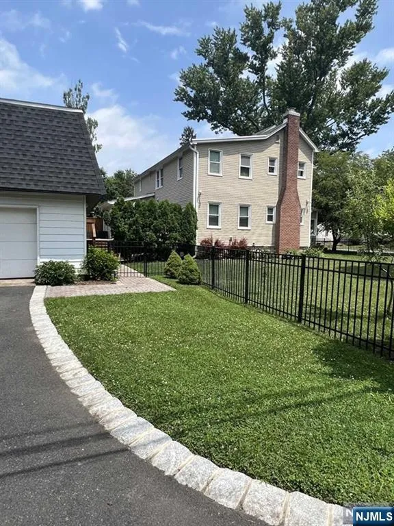 211 Paterson Avenue 2nd Fl Midland Park, NJ 07432