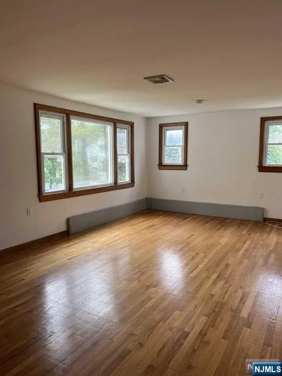 211 Paterson Avenue 2nd Fl Midland Park, NJ 07432