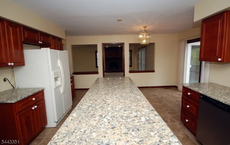 6 Heather Ln Middlesex, NJ 08846