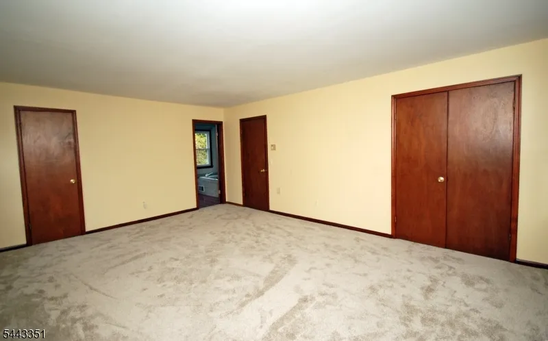 6 Heather Ln Middlesex, NJ 08846