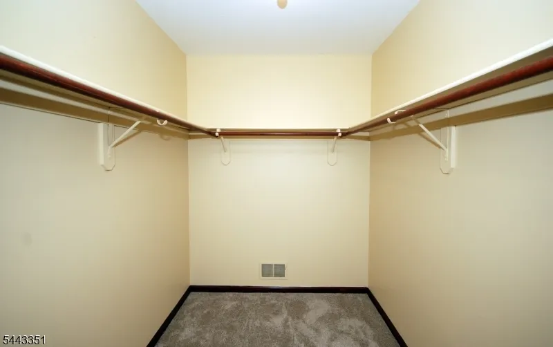 6 Heather Ln Middlesex, NJ 08846