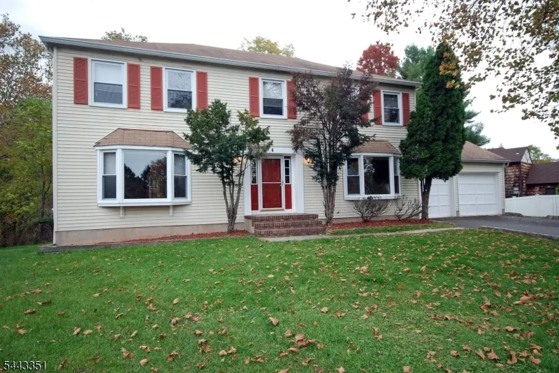 6 Heather Ln Middlesex, NJ 08846