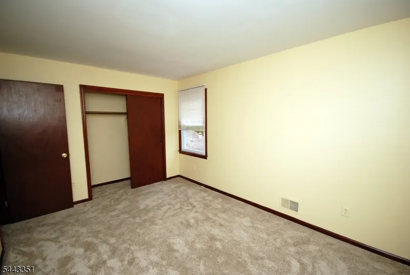 6 Heather Ln Middlesex, NJ 08846