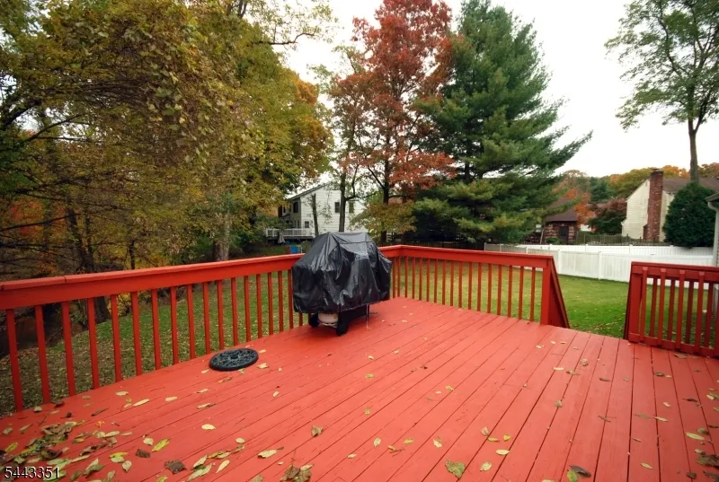 6 Heather Ln Middlesex, NJ 08846