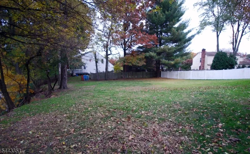 6 Heather Ln Middlesex, NJ 08846