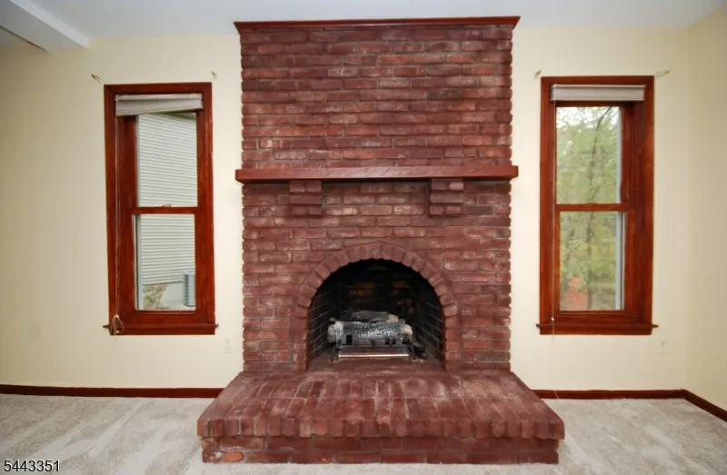 6 Heather Ln Middlesex, NJ 08846
