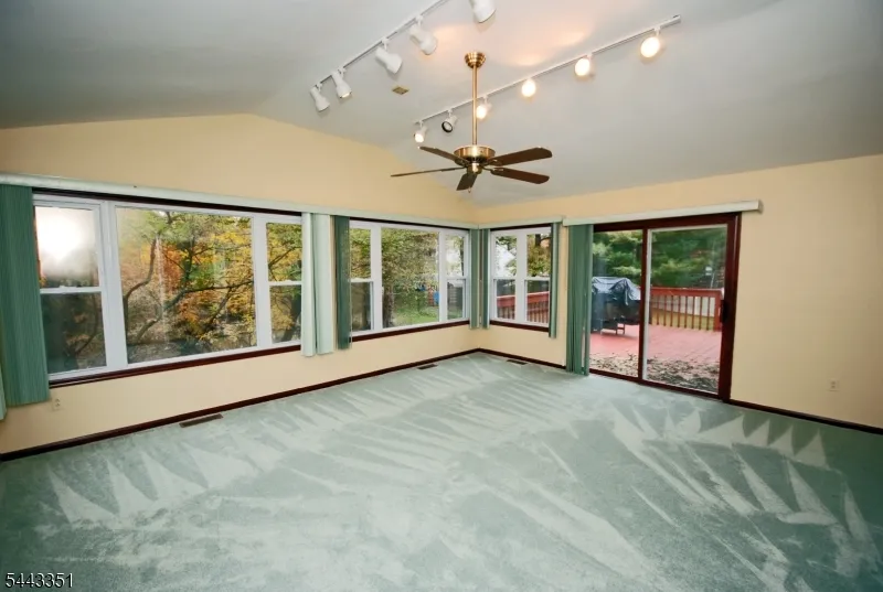 6 Heather Ln Middlesex, NJ 08846