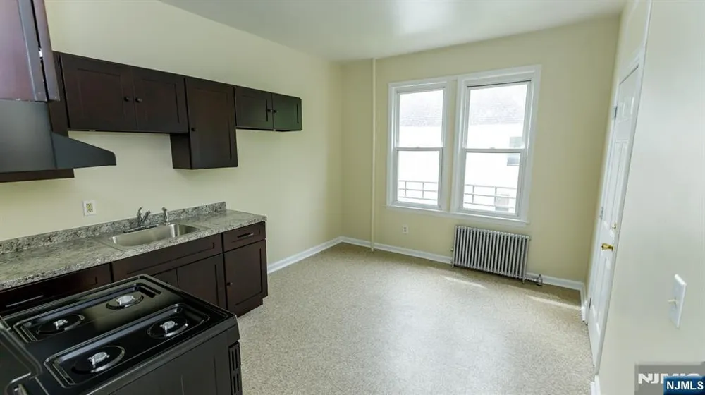 428 Avon Avenue Newark, NJ 07108