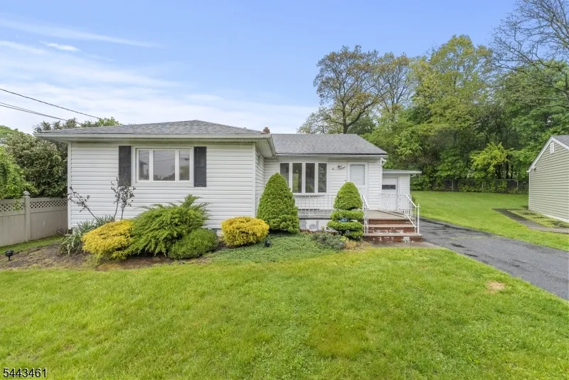 46 Daka Ct Bloomfield, NJ 07003