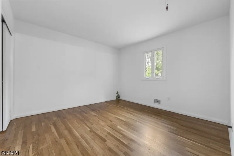 46 Daka Ct Bloomfield, NJ 07003