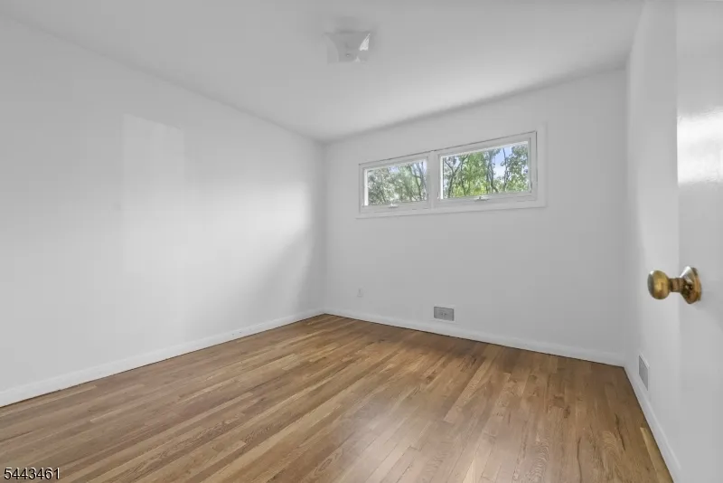 46 Daka Ct Bloomfield, NJ 07003