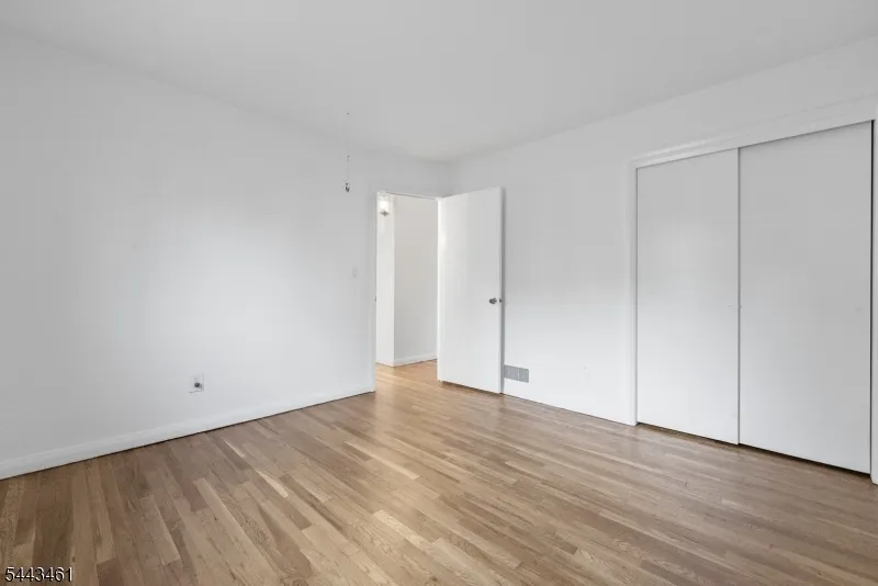 46 Daka Ct Bloomfield, NJ 07003