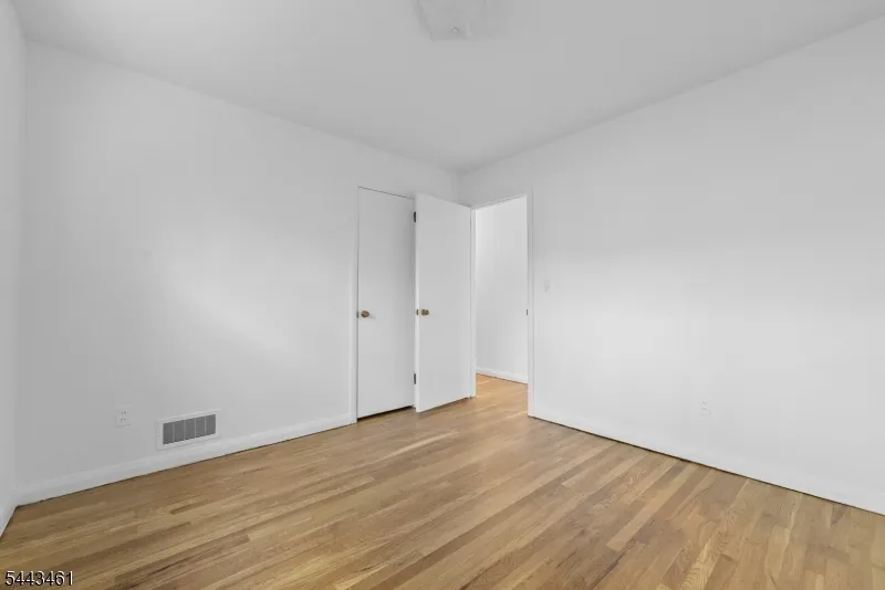 46 Daka Ct Bloomfield, NJ 07003