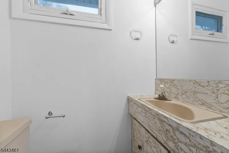 46 Daka Ct Bloomfield, NJ 07003