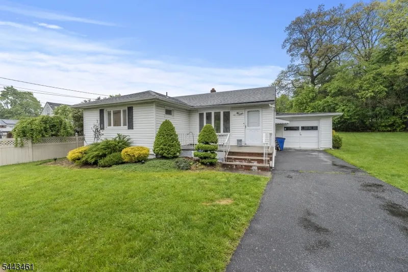 46 Daka Ct Bloomfield, NJ 07003