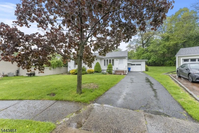 46 Daka Ct Bloomfield, NJ 07003