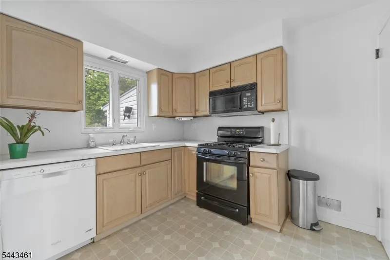 46 Daka Ct Bloomfield, NJ 07003
