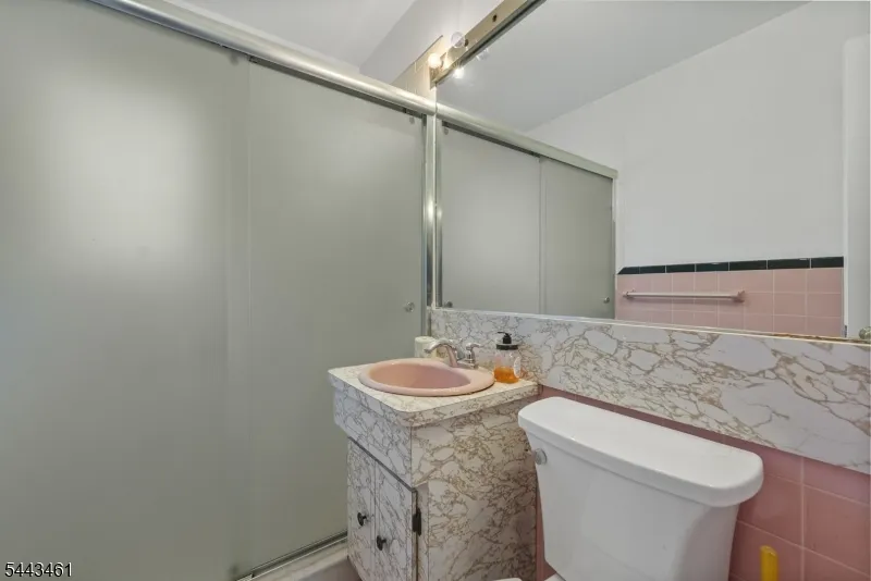 46 Daka Ct Bloomfield, NJ 07003