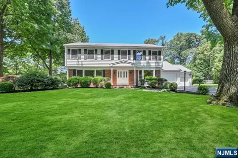 5 Skie Drive