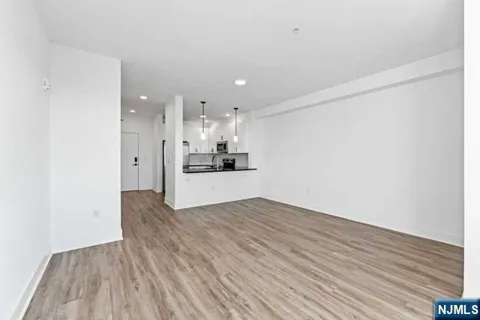 520 Cliff Street 222