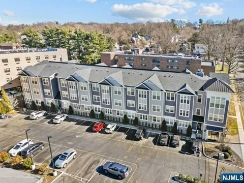 313 Woodland Place 104