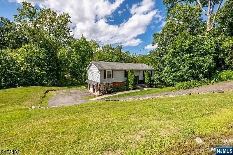 91 Bayonne Drive West Milford, NJ 07421