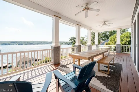 307 Lakeside Blvd