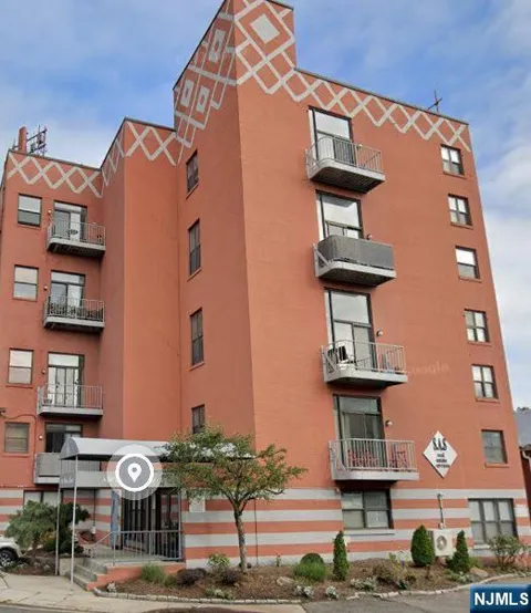 840 River 307