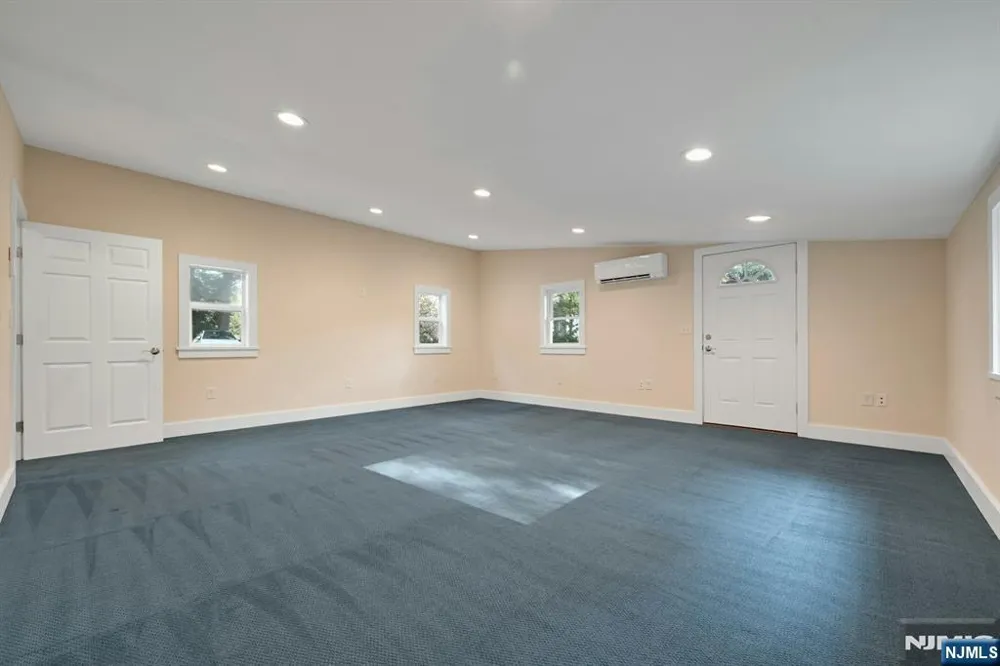 288 Van Dien Avenue D Ridgewood, NJ 07450