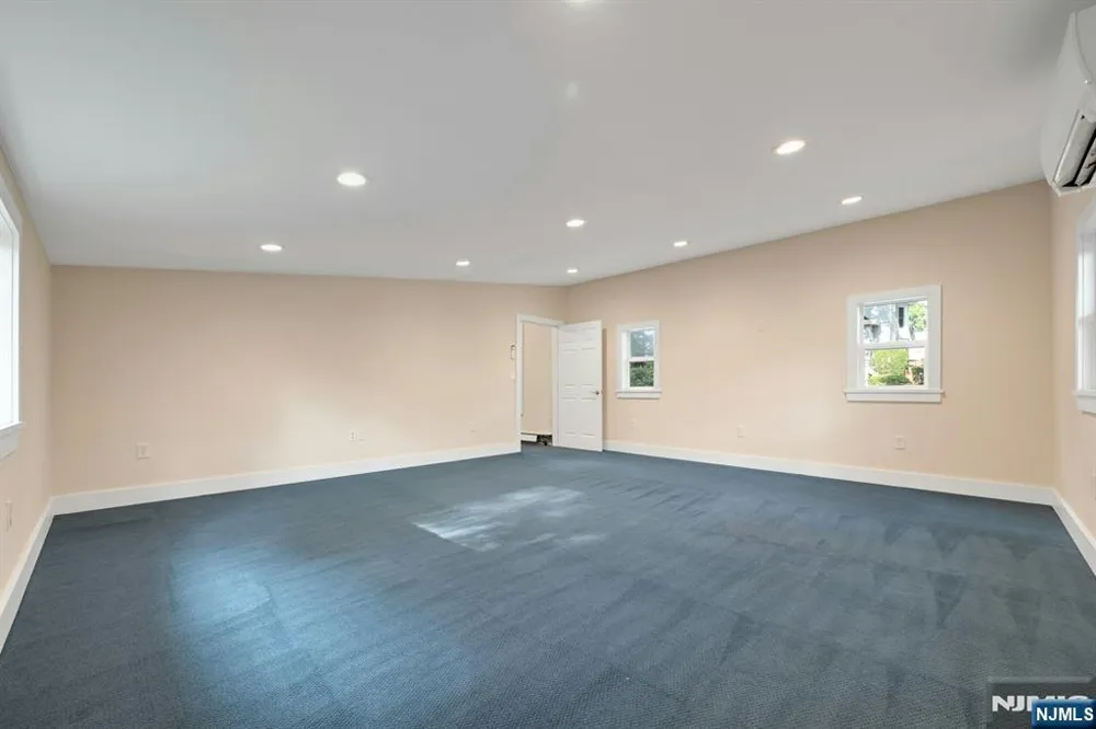 288 Van Dien Avenue D Ridgewood, NJ 07450