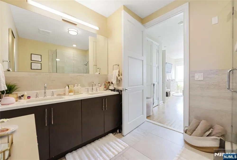 15 Somerset Lane 514 Edgewater, NJ 07020