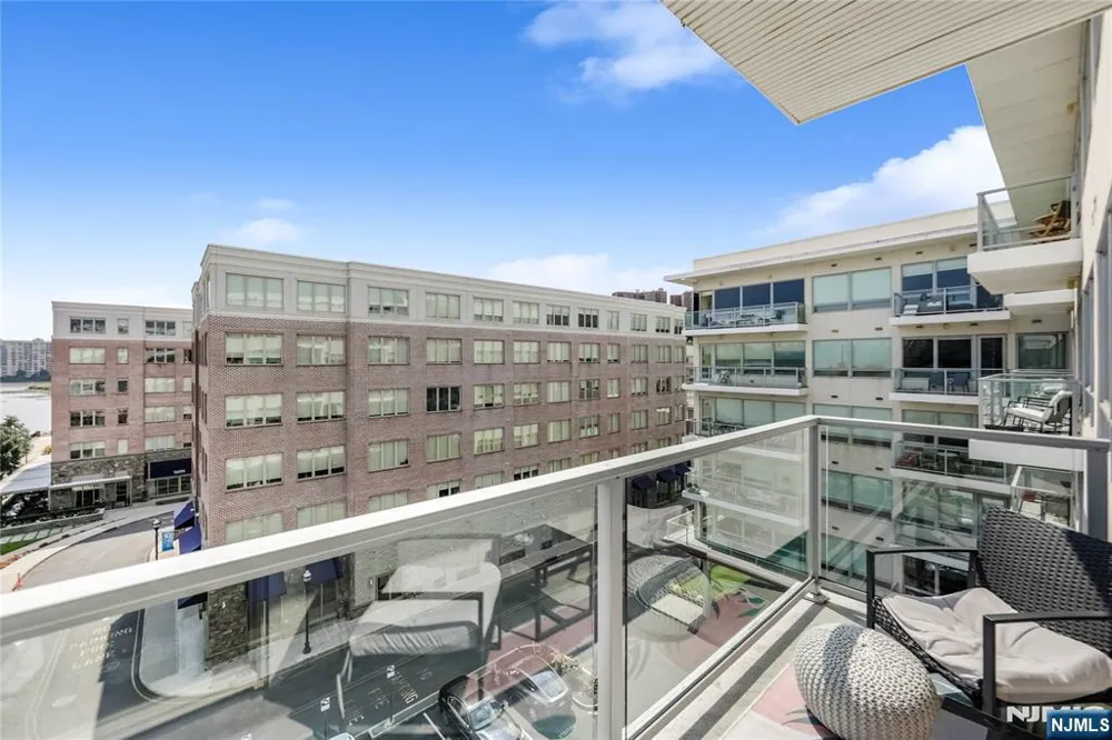 15 Somerset Lane 514 Edgewater, NJ 07020