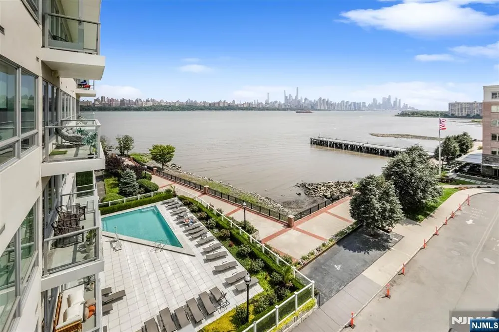 15 Somerset Lane 514 Edgewater, NJ 07020