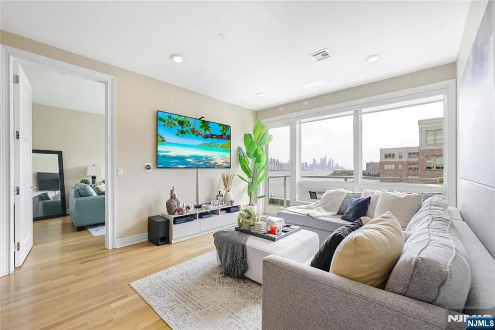 15 Somerset Lane 514 Edgewater, NJ 07020