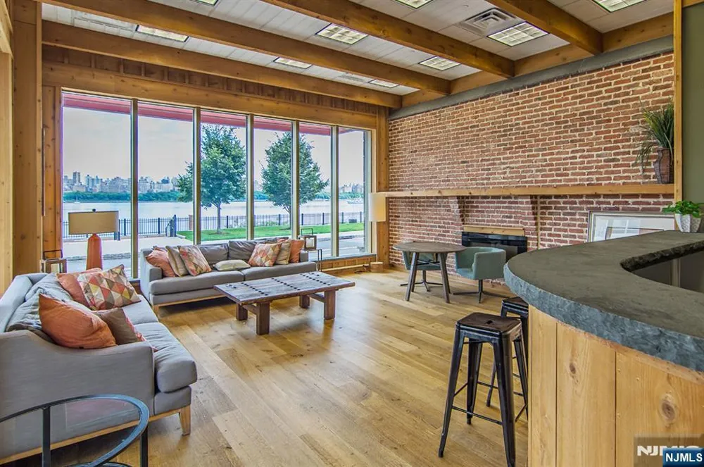 15 Somerset Lane 514 Edgewater, NJ 07020